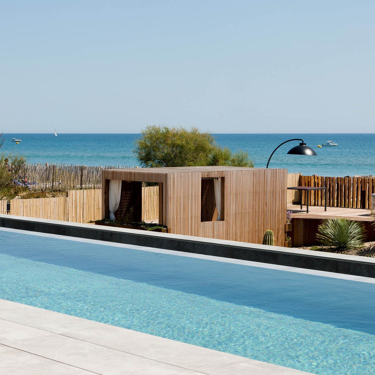 Piscine chauffée face à la mer chambres maison hôtes luxe prestige Frontignan Bassin de Thau Sète