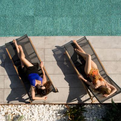 La piscine et sa terrasse  - Villa Miramar Maison d'hôtes Luxe Méditerranée Frontignan Sète Bassin de Thau 