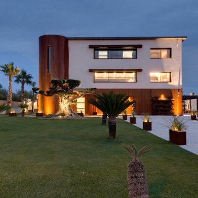 Vue extérieure de la Villa Miramar Maison d'hôtes Luxe Méditerranée Frontignan Sète Bassin de Thau 