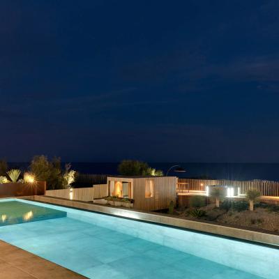 La piscine et sa terrasse  - Villa Miramar Maison d'hôtes Luxe Méditerranée Frontignan Sète Bassin de Thau 