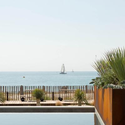 L'extérieur de la Villa Miramar en détail - Maison chambres d'hôtes Luxe sur la Plage face à la mer Méditerranée - Frontignan Bassin de Thau proche Sète - Sud de France 