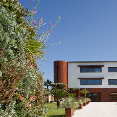 Vue extérieure de la Villa Miramar Maison d'hôtes Luxe Méditerranée Frontignan Sète Bassin de Thau 