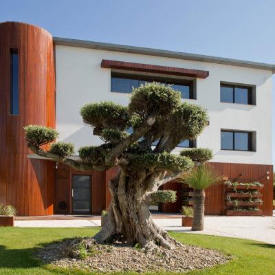 Vue extérieure de la Villa Miramar Maison d'hôtes Luxe Méditerranée Frontignan Sète Bassin de Thau 