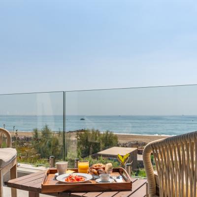 La chambre Miramar #2 et sa terrasse vue mer - Villa Miramar Maison d'hôtes Luxe Méditerranée Frontignan Sète Bassin de Thau 