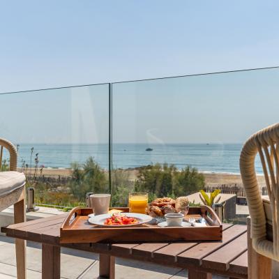 La chambre Miramar #2 et sa terrasse vue mer - Villa Miramar Maison d'hôtes Luxe Méditerranée Frontignan Sète Bassin de Thau 