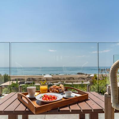 La chambre Miramar #3 et sa terrasse vue mer - Villa Miramar Maison d'hôtes Luxe Méditerranée Frontignan Sète Bassin de Thau 