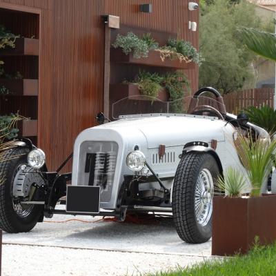 Voiture d'exception à la maison chambres hôtes prestige luxe Frontignan Bassin de Thau proche de Sète Villa Miramar