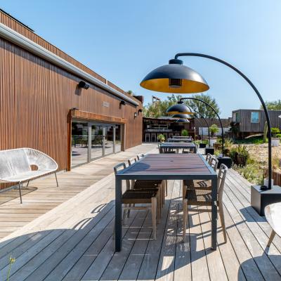 Barbecue cuisine et bar extérieur de la Villa Miramar Location villa piscine et Maison d'hôtes Luxe Méditerranée Frontignan Sète Bassin de Thau