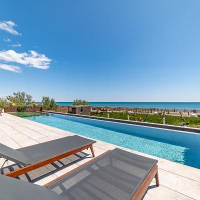 La piscine et sa terrasse  - Villa Miramar Maison d'hôtes Luxe Méditerranée Frontignan Sète Bassin de Thau 