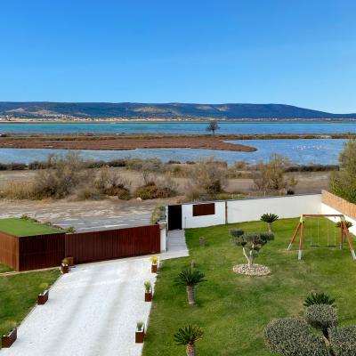 La chambre Miramar #3 et sa vue sur les étangs du bassin de Thau  - Villa Miramar Maison d'hôtes Luxe Méditerranée Frontignan Sète Bassin de Thau 