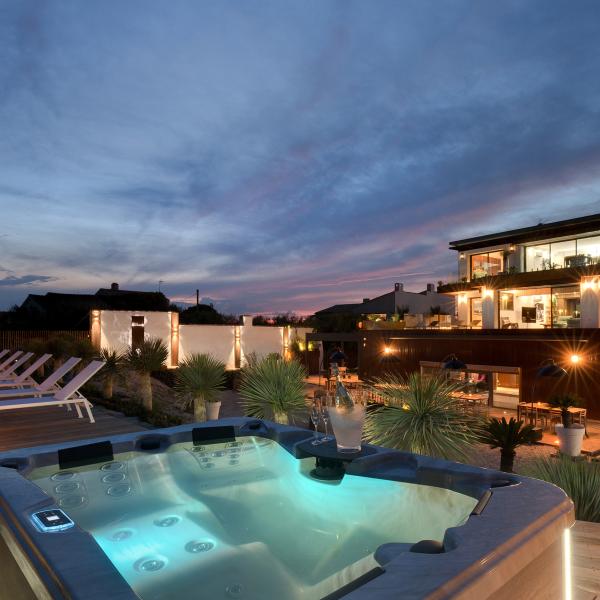 Jacuzzi Spa face à la mer chambres maison hôtes luxe prestige Frontignan Bassin de Thau Sète