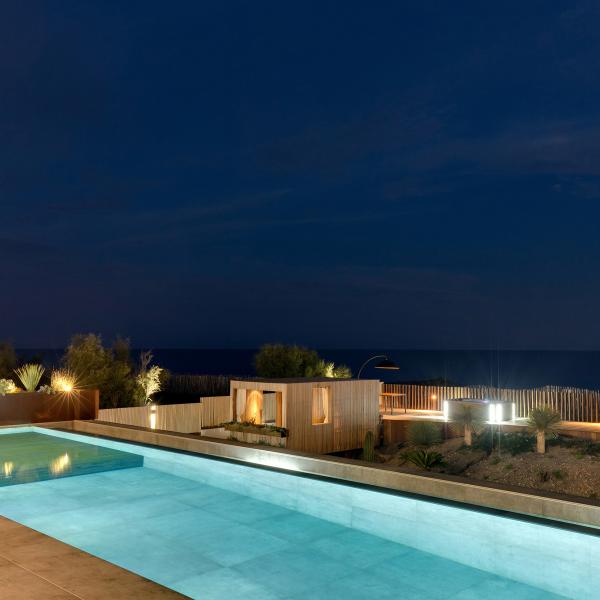 Piscine chambres hôtes luxe proche Sète à Frontignan - Piscine chauffée à débordement