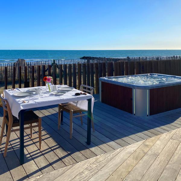 Jacuzzi Spa face à la mer chambres maison hôtes luxe prestige Frontignan Bassin de Thau Sète