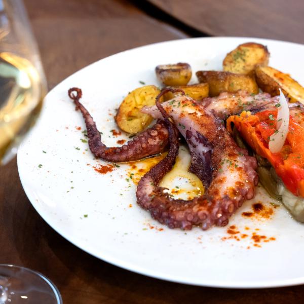 Réservation d'hôtes privée repas gastronomique sur la plage face à la mer à Frontignan proche de Sète