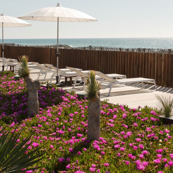 detail-exterieur-maison-hotes-bord-de-mer-chambre-hotes-luxe-design-vue-mer-sud-de-france-014